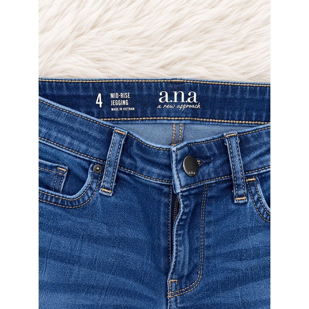 a.n.a Women's Jeans Size 4 Mid Rise Dark Blue Stretch Denim - Picture 2 of 3